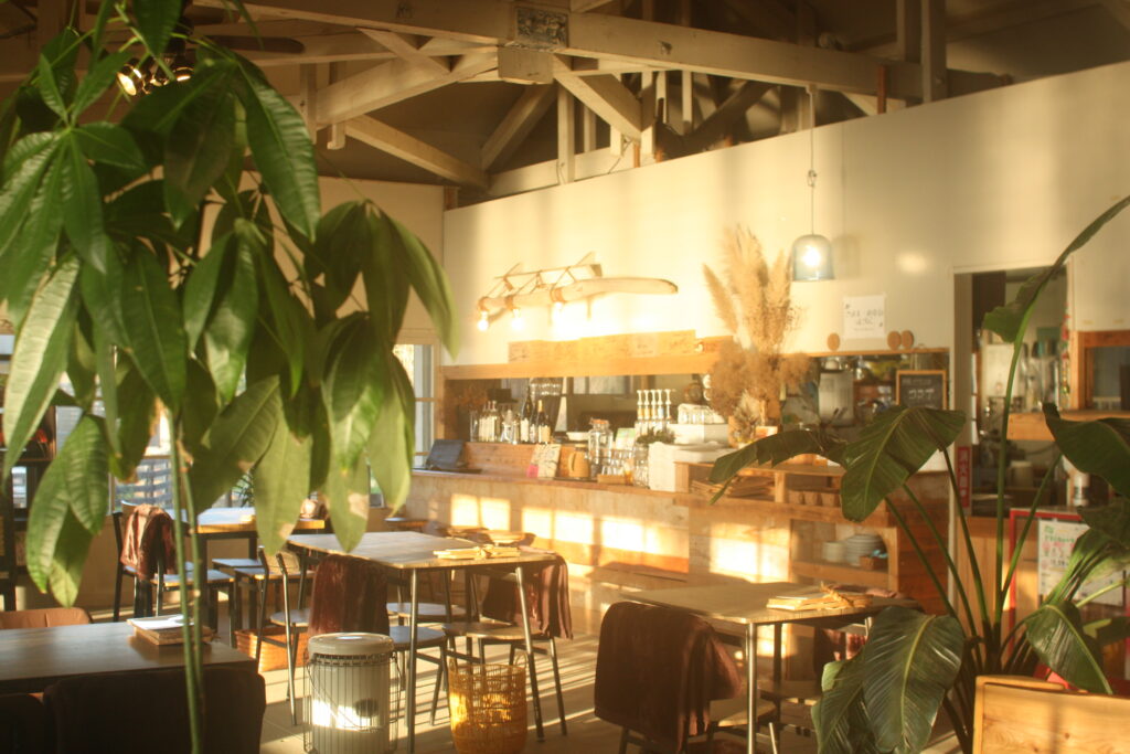 白鶴浜のSUNSETCAFFEで海を眺めながら過ごす時間